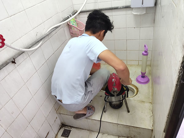 清城肥皂掉到马桶里把马桶堵住了怎么办？马桶堵住了怎么办